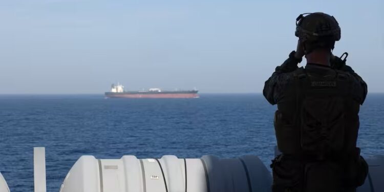 Irán anuncia cierre estrecho de Ormuz a todas embarcaciones