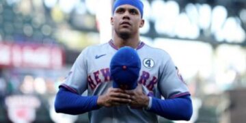 Soto “día a día” tras abandonar juego por molestias en espalda