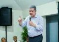 Leonel exige al Gobierno bajar la gasolina porque el petróleo volvió a US$70 el barril