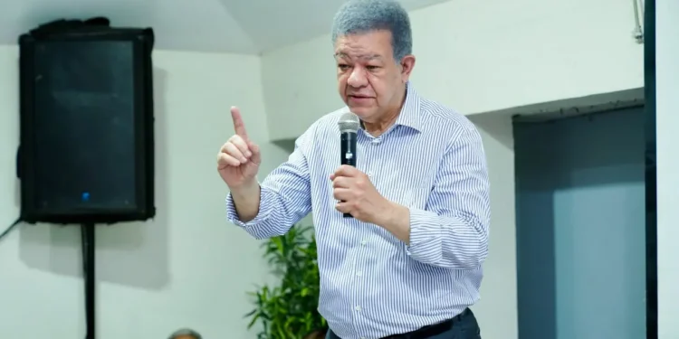 Leonel exige al Gobierno bajar la gasolina porque el petróleo volvió a US$70 el barril
