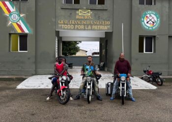 Ejército detiene dos dominicanos cuando transportaban a 10 haitianos indocumentados en motocicletas en Loma de Cabrera