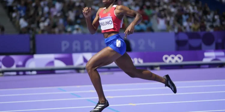 Marileidy Paulino gana en París y establece la mejor marca mundial del año en los 400 metros