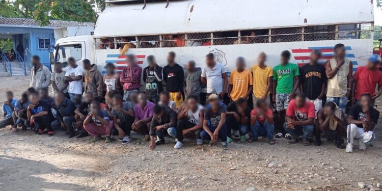 En Montecristi, Espaillat y Elías Piña detienen 280 indocumentados en operativos de interdicción migratoria, deportan 848