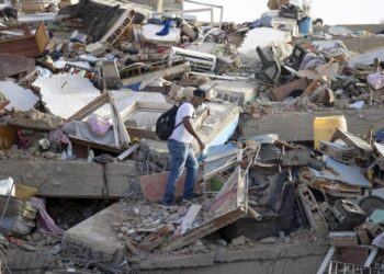 Aumentan a 920 los muertos por los terremotos en Venezuela