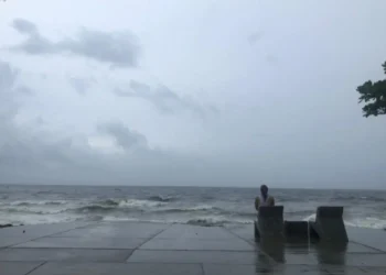 COE impone restricciones marítimas en las costas caribeña y atlántica por fuerte oleaje