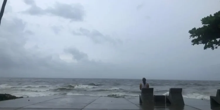 COE impone restricciones marítimas en las costas caribeña y atlántica por fuerte oleaje