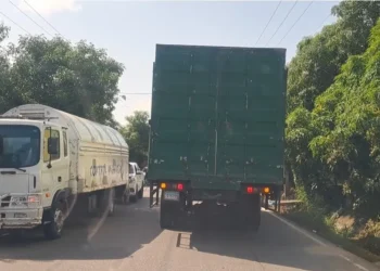 Realizan parada cívica para orientar a conductores sobre accidentes de tránsito