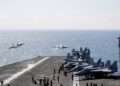 EEUU mantiene portaaviones en el Golfo mientras negocia Irán