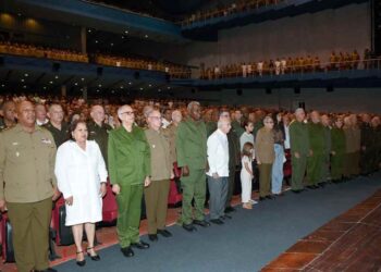 Presidente dice Cuba vive horas cruciales; denuncia genocidio