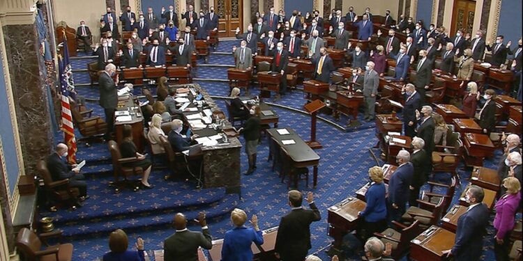 El Senado de EEUU vota a favor de detener la guerra contra Irán