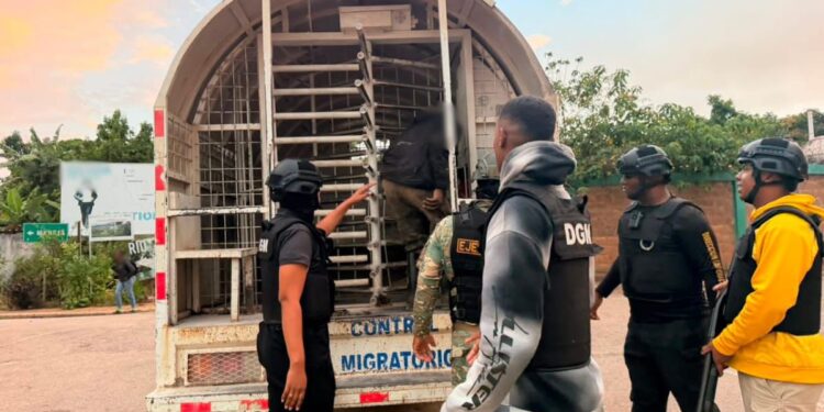 En Santo Domingo, La Altagracia y Dajabón se concentra el 22% de los extranjeros indocumentados detenidos por DGM este lunes