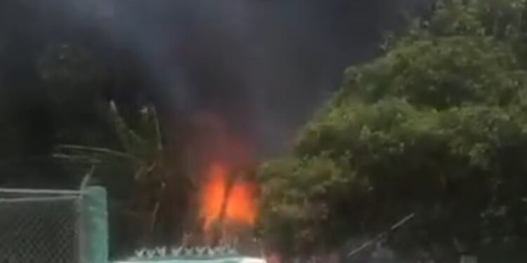 Incendio destruye casa con todos sus ajuajes en Hatillo Palma