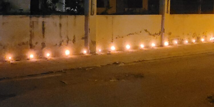 La Vigía encienden velas por el mal estado de carretera y cese de los apagones de EDENORTE