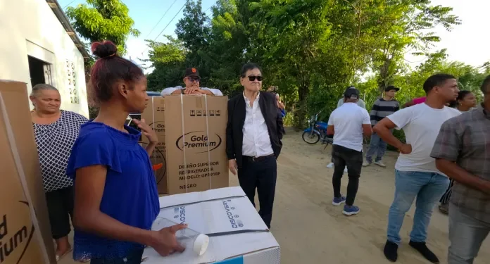 Empresario Takeshi Mukai lleva jornada de asistencia social a Palo Colorado y beneficia a decenas de familias