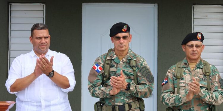 Comandante del Ejército entrega renovado destacamento en el distrito municipal El Rubio, provincia Santiago