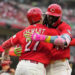 Elly De La Cruz pega jonrón y triple y Cincinnati derrota a los Cachorros