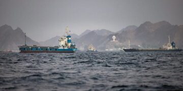 Irán ataca petroleros intentaron cruzar Ormuz con ayuda de EU