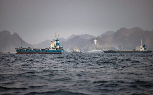 Irán ataca petroleros intentaron cruzar Ormuz con ayuda de EU