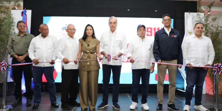 Abinader pone funcionamiento el sistema 911 en Montecristi