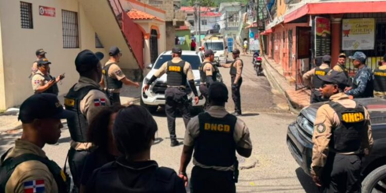 DNCD arresta 12 personas y decomisa 4 mil gramos drogas