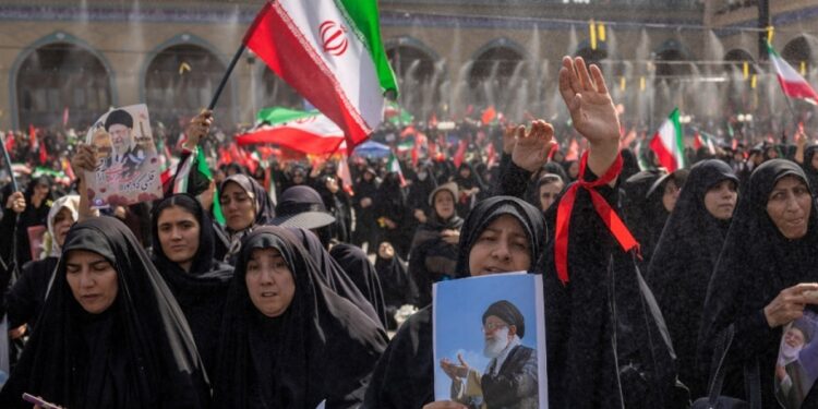 Millones de iraníes despiden restos líder supremo Jamenei