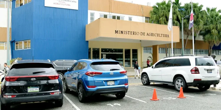 Nueva ola renuncias sacude al Ministerio de Agricultura