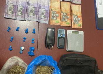 Policía golpea presunto punto de drogas en Villa Vásquez; apresa hombre y ocupa 12 porciones de sustancias controladas
