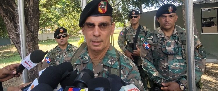 Comandante general del ejército recorre la frontera en labores de inspección de las tropas y estructuras en Dajabón