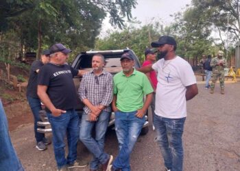 Comerciantes de Restauración protestan por cierre de la carretera internacional y suspensión de los mercados binacionales