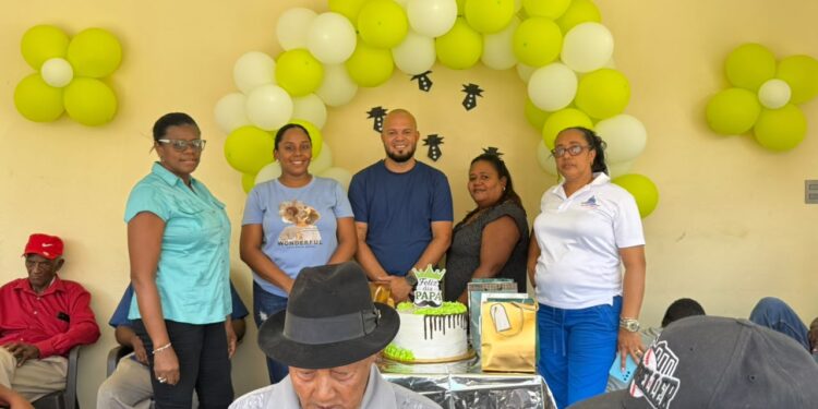 CONAPE Dajabón festeja por adelantado el Día del Padre con sus envejecientes