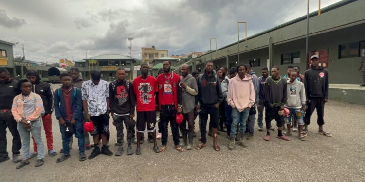 Ejército intercepta a 30 migrantes haitianos indocumentados en diferentes sectores de Constanza