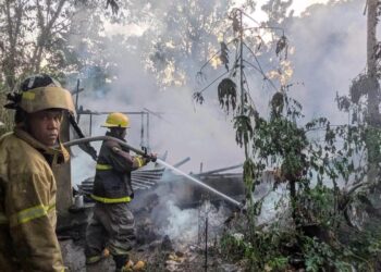 Se registran dos incendios en establecimientos comerciales de Puerto Plata; no hubo personas lesionadas