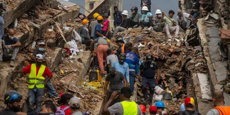 Venezuela eleva más de 4.560 las víctimas por los terremotos
