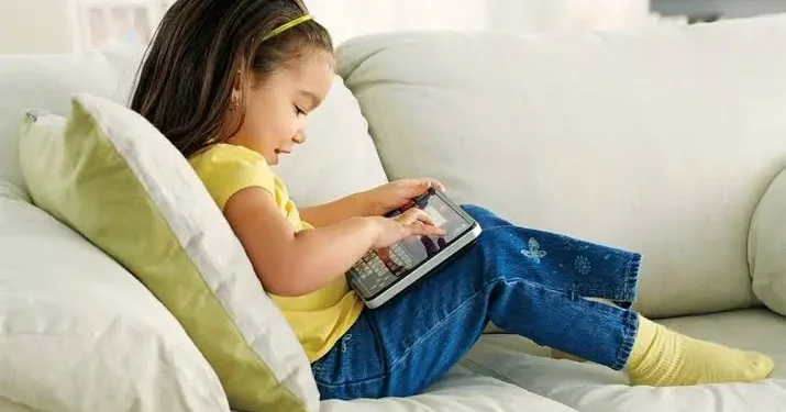 Sin celular en aulas ni menores con redes