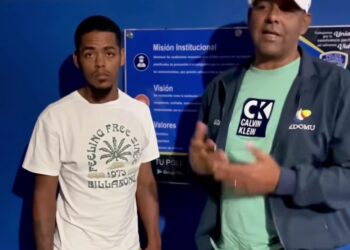 Alcalde entrega a el Jefree quien estaba escondido en Dajabón luego de cometer homicidio en Villa Vásquez 