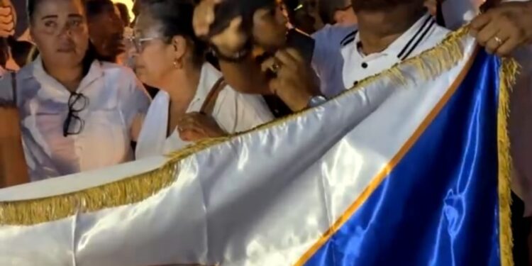 Desfilan junto al féretro del presidente del PRM fallecido Juan Agustin Zapata en Dajabón