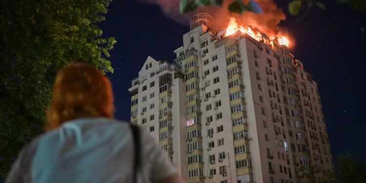 Un ataque masivo ruso contra Kiev deja al menos 17 muertos