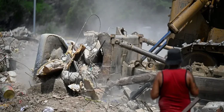 Aumentan a 3.811 los muertos por los terremotos en Venezuela