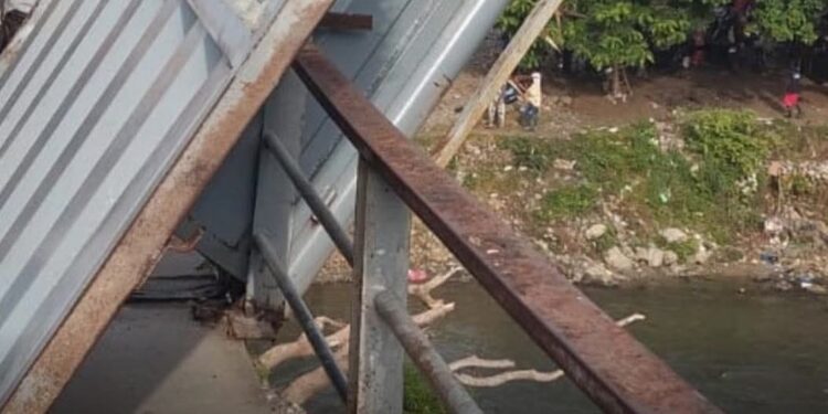 Puente sobre el río Masacre en Dajabón a punto de colapsar por progresivo deterioro