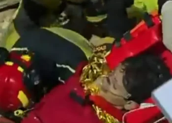 Rescatistas de RD logran sacar con vida a niño en Venezuela