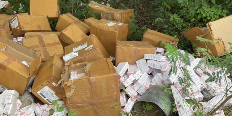 Autoridades investigan lanzamiento a vertedero cantidad de medicamentos vencidos en Dajabón 