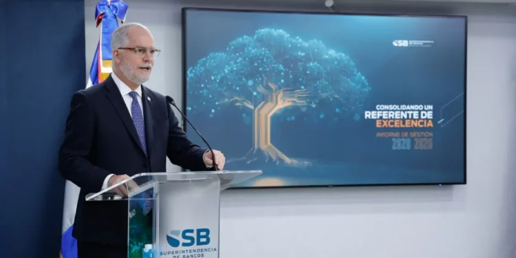 Alejandro Fernández dejará la Superintendencia de Bancos