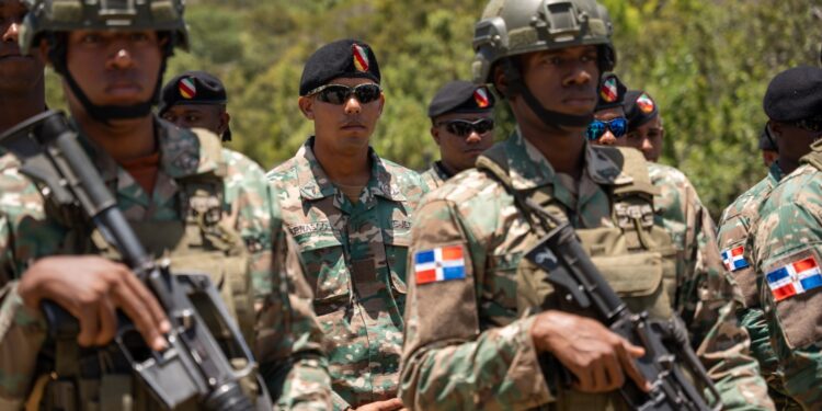 Ejército entrega remozado el emblemático puesto militar Pirámide 204 en la Sierra de Neyba