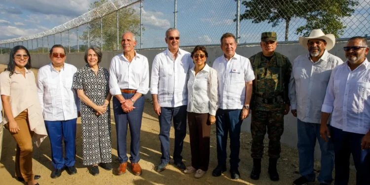 Presidente de Honduras califica al país como ejemplo regional en seguridad fronteriza e industria militar
