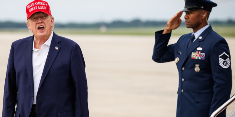 Trump aconseja a Irán «izar la bandera blanca de la rendición»