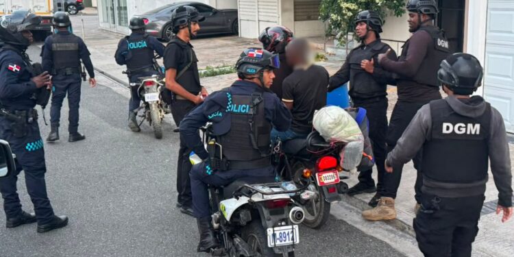 DGM detiene en San José de Ocoa dominicano que transportaba 4 haitianos indocumentados