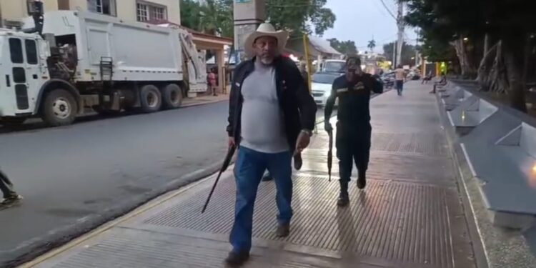 Para detener los robo; Alcalde de Dajabón encabeza patrullaje nocturno en Dajabón