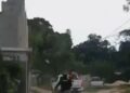 Someten a la justicia a dominicano en emboscada, bloqueando la salida de unidad de Migración en Villa Mella