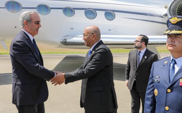 Luis Abinader llega a Colombia para investidura presidencial