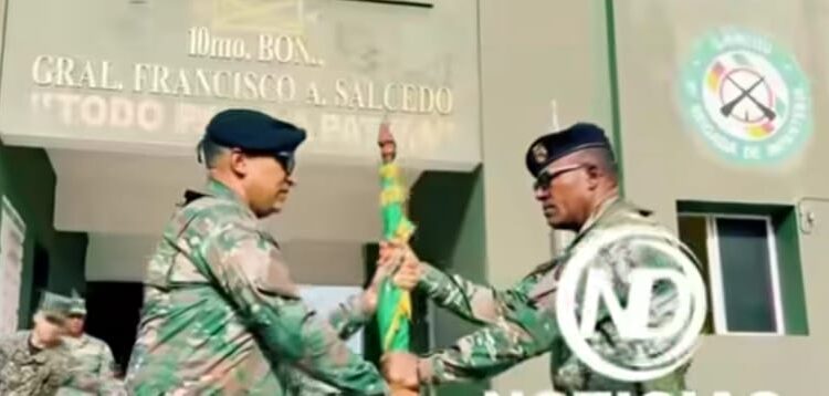 Posesionan nuevo coronel del Décimo Batallón del ERD en Dajabón